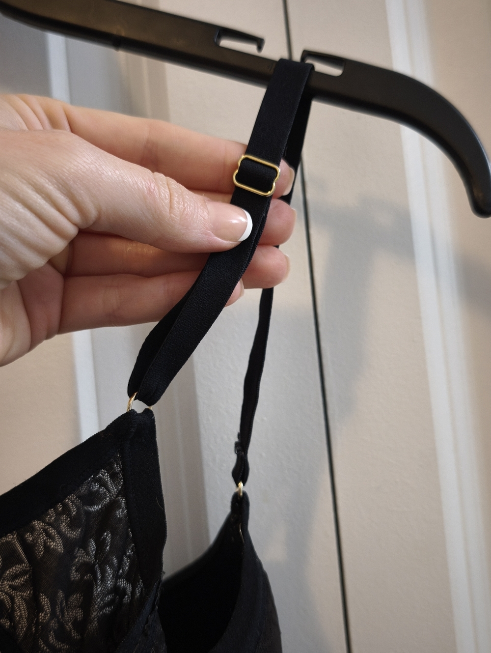2 Natori Bras For $8 Black And Nude Lace - Picture 8 of 16